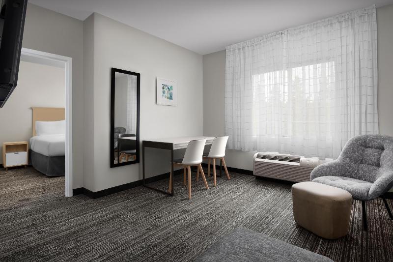 One-Bedroom Queen Suite with Sofa Bed image 1