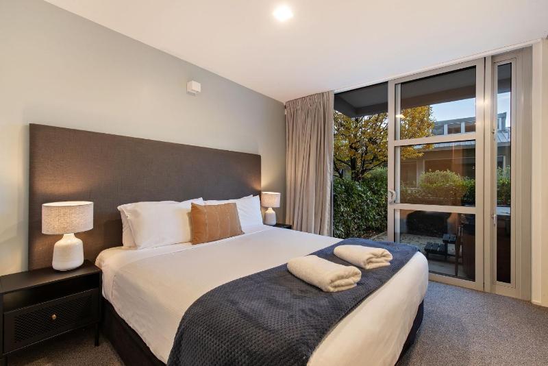 Top of the Lake Apartment - image 6