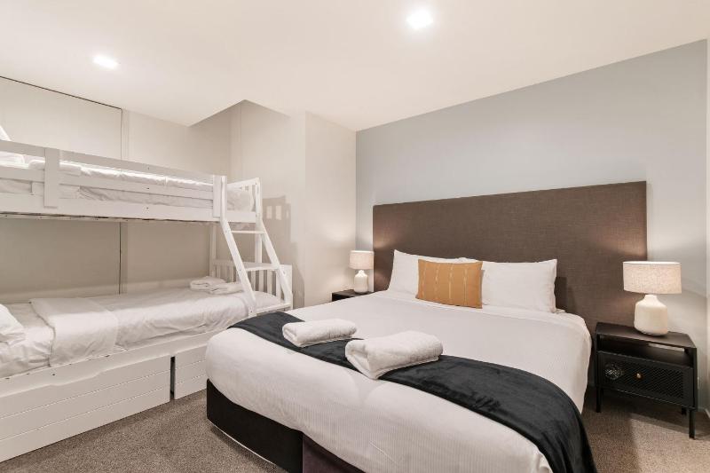 Top of the Lake Apartment - image 9
