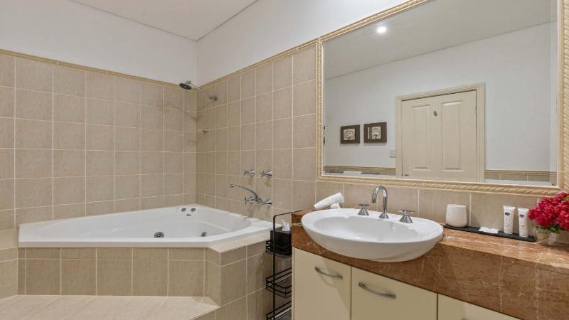 Villa Lumina Port Douglas - image 3