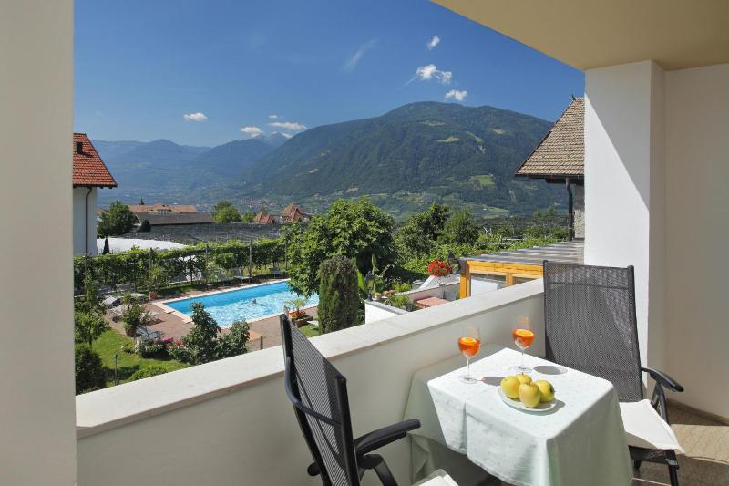 Double Room with Balcony image 4