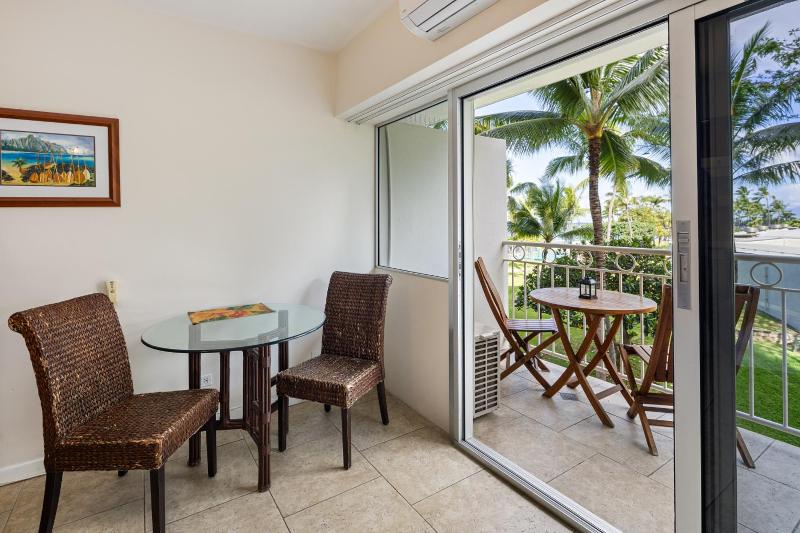 Waikiki Shore Beachfront - image 3