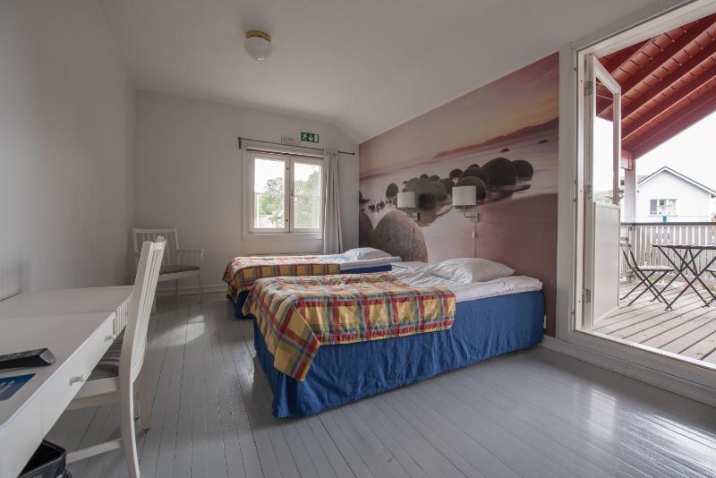 Twin Room with Balcony image 1