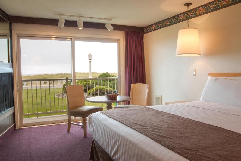 King Room with Ocean View image 4