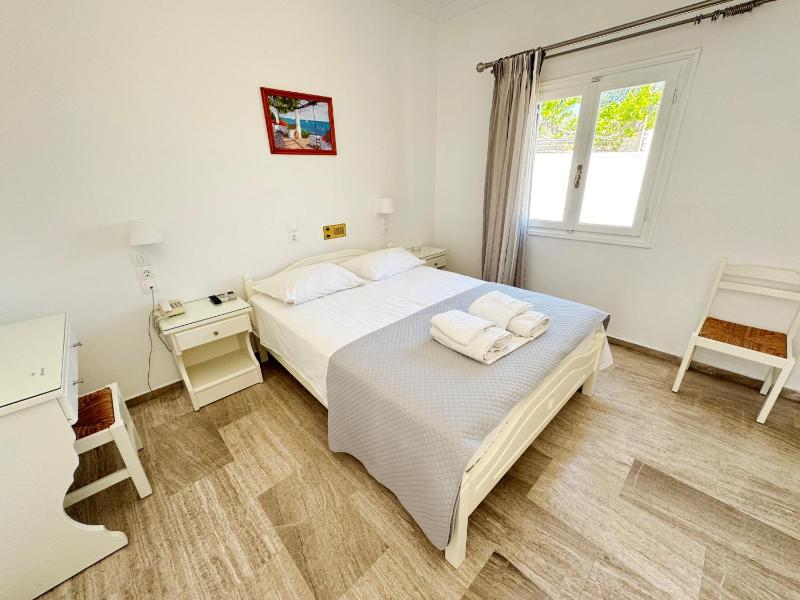 Budget Double Room - No Balcony image 1