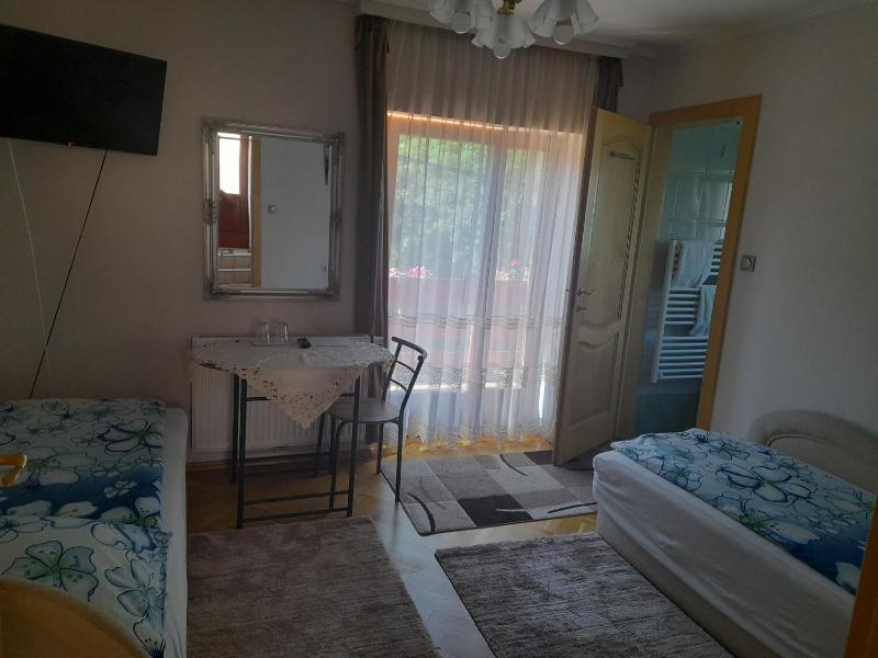 Double Room image 2