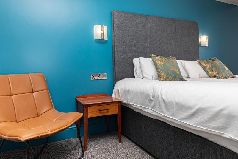 Superior King Room image 4