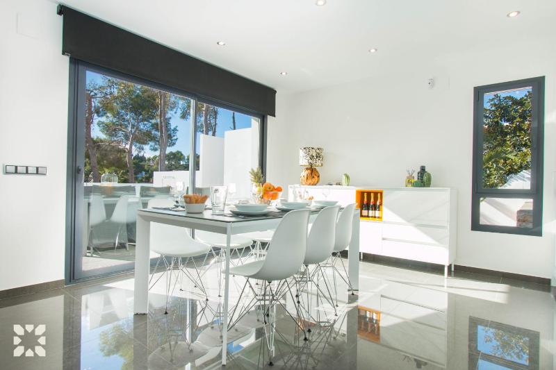 Villa Mirlo Blanco by Abahana Villas - image 17