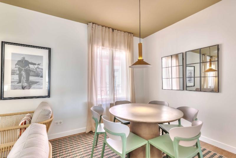 Three-Bedroom Apartment IV image 3