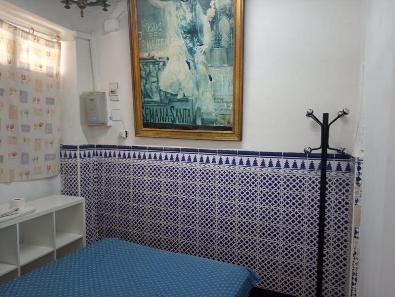 Double Room with Shared Bathroom image 2