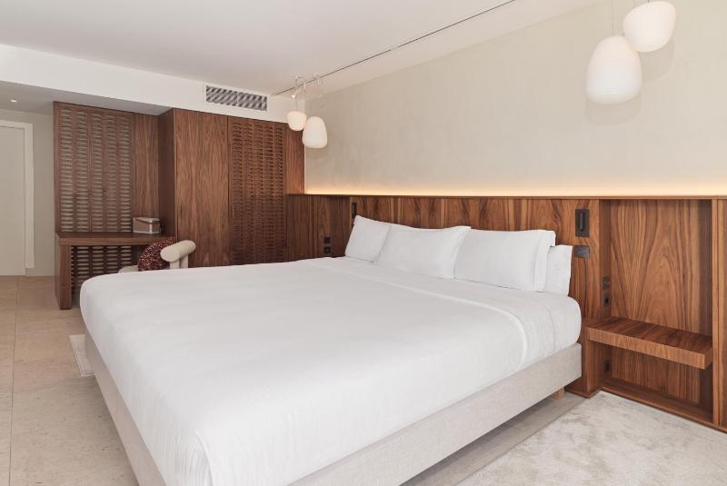 Executive Room with Sea View and Terrace image 3