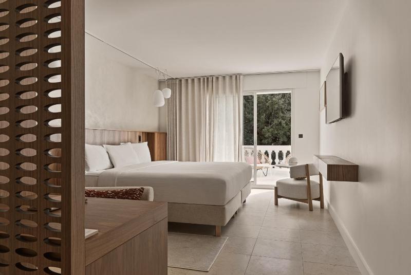 Executive Room with Sea View and Terrace image 4