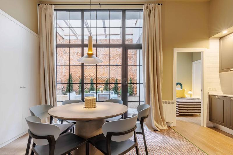 Two-Bedroom 2 bathrooms with Patio II image 1