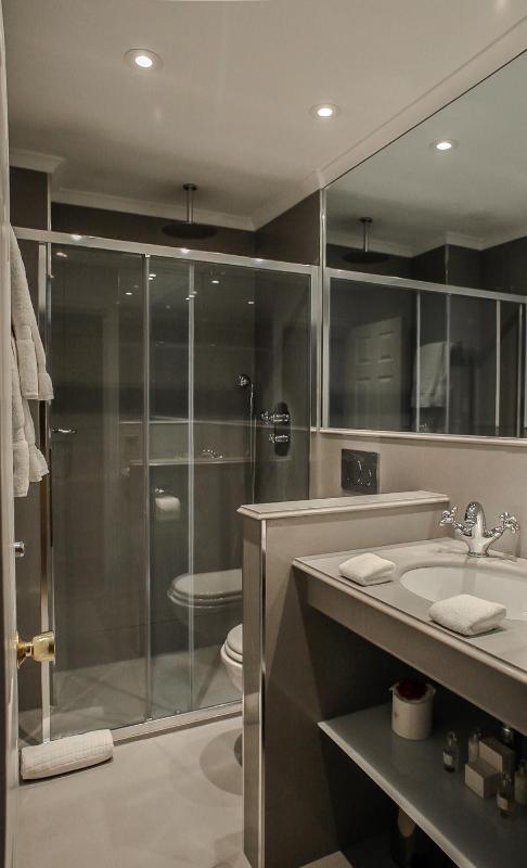 Standard Double Room image 2