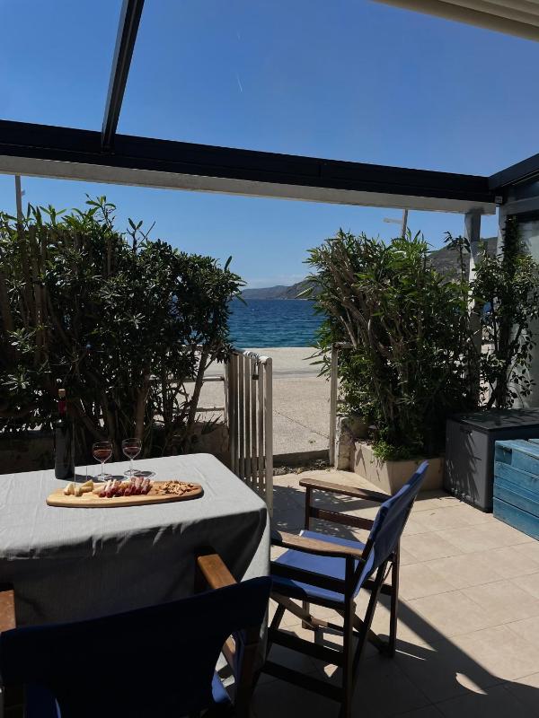 Sea La Vie - Beachfront Retreat Images