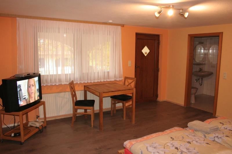 Double Room image 3