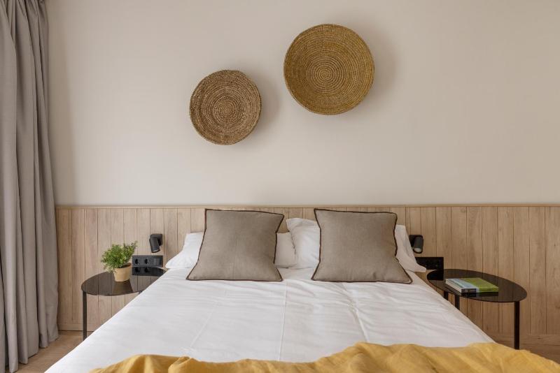 One-Bedroom Apartment image 4