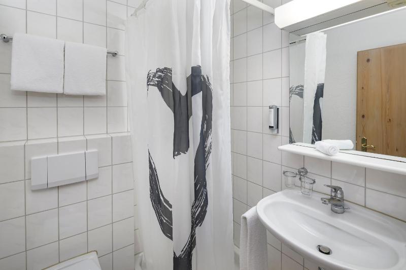 Single Room image 3