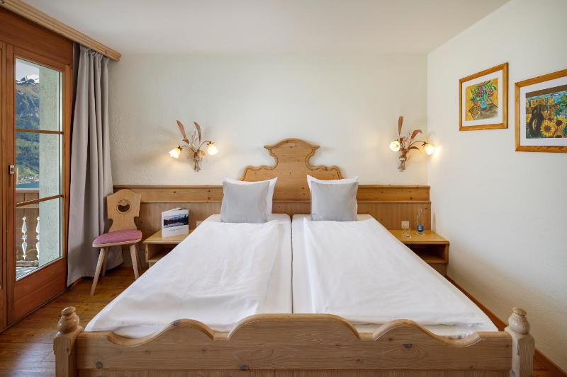 Double Room with Lake View image 2