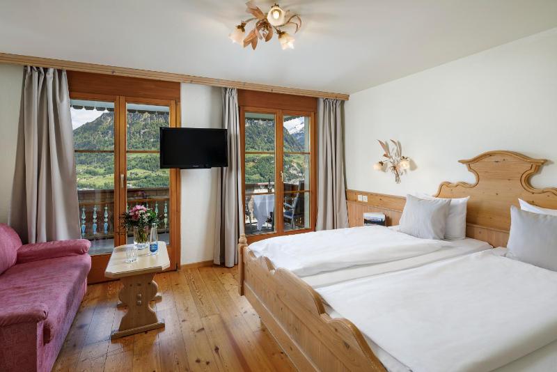 Double Room with Lake View image 4