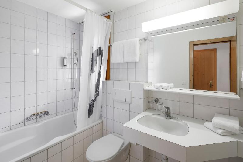 Double Room image 3