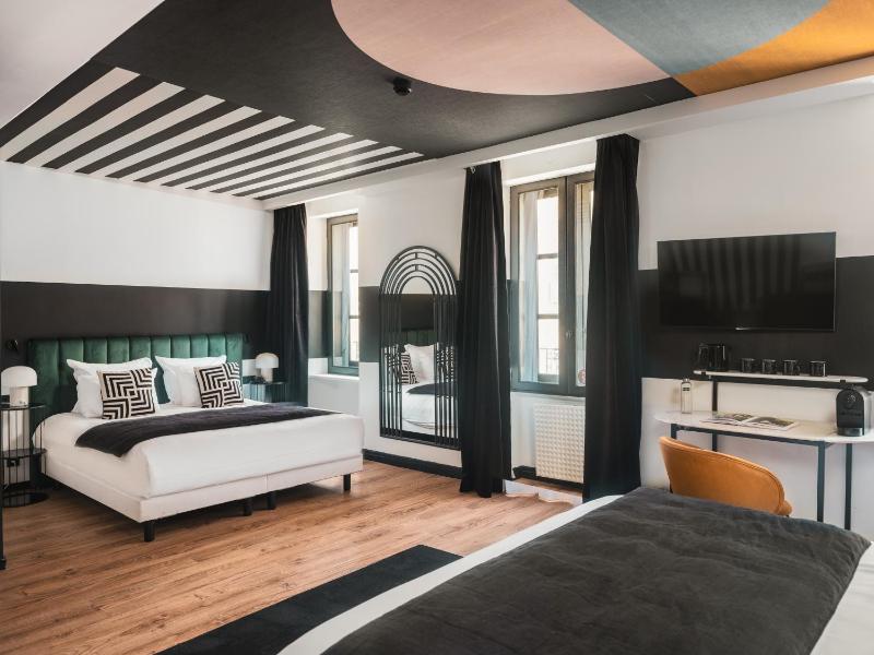 Family Room 4 person image 1