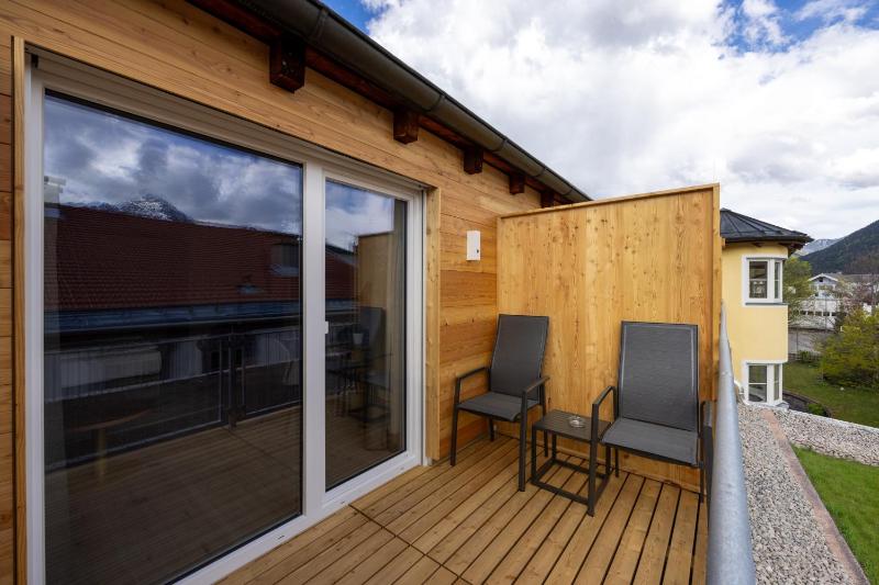 Superior Double Room with Balcony image 4