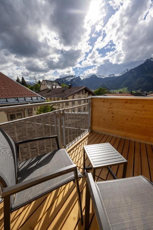 Superior Double Room with Balcony image 2