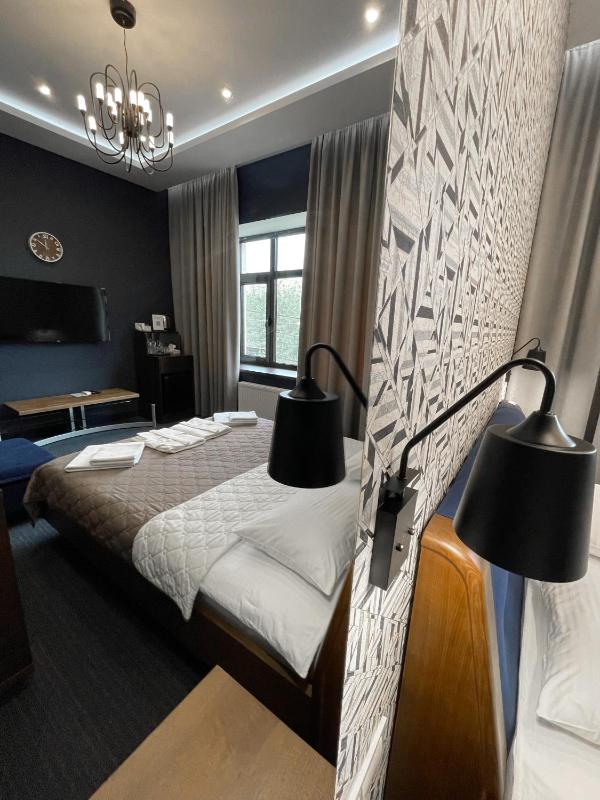 Triple Room with Bath image 3