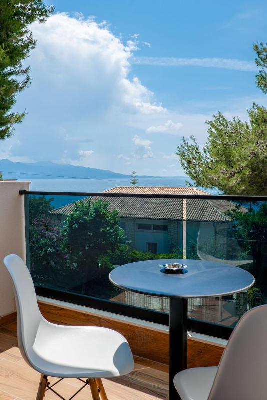 Triple Room with Sea View image 4
