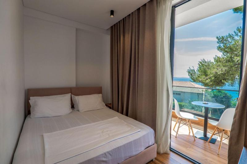 Economy Double Room with Sea View  image 3