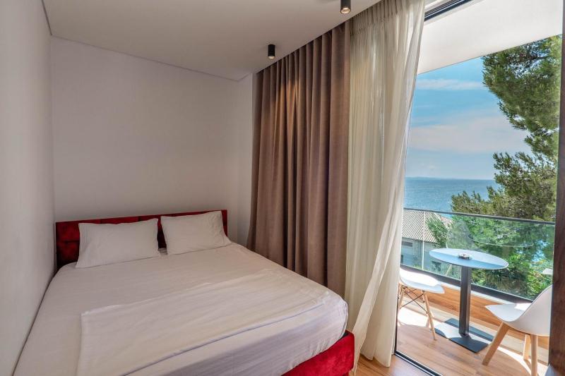 Economy Double Room with Sea View  image 2