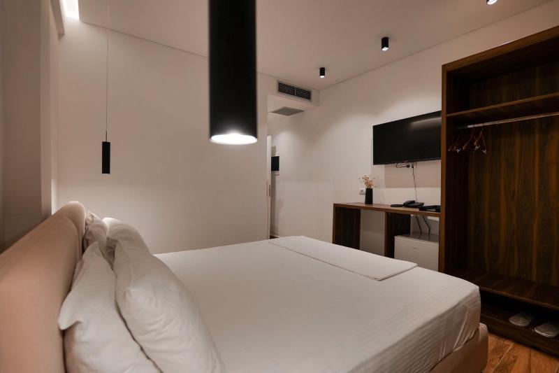 Economy Double Room image 4