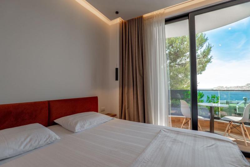 Triple Room with Sea View image 3
