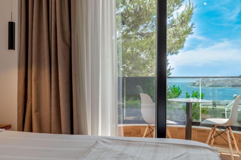 Triple Room with Sea View image 2