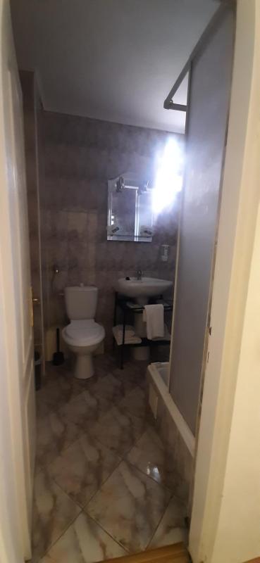 Double Room image 3