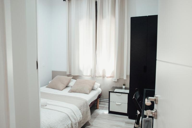 Double Room image 3