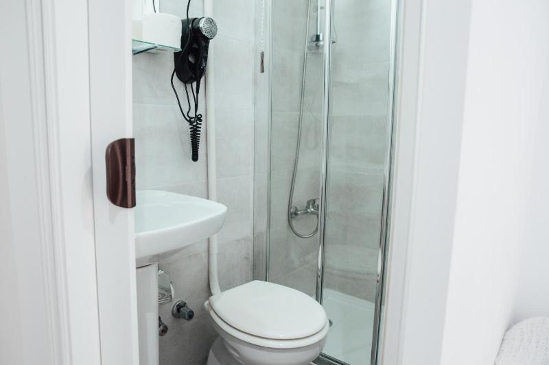 Double Room image 4