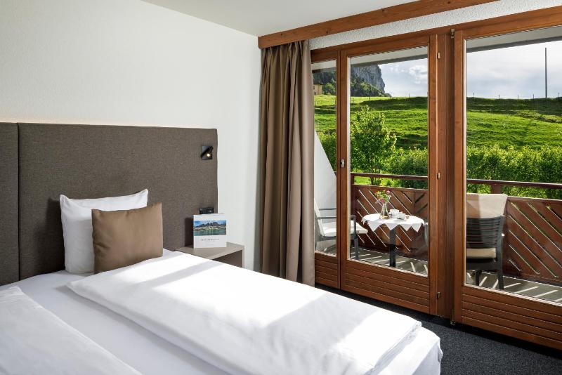 Double Room with Mountain View image 4