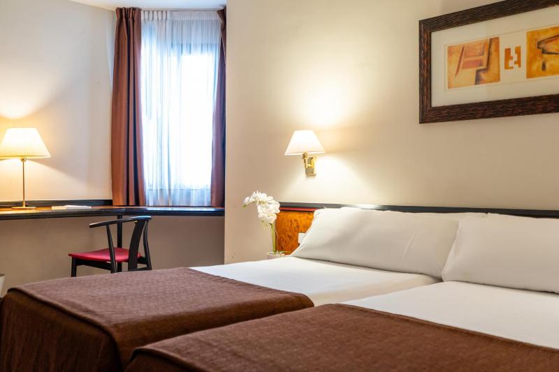 Double Room with Extra Bed image 1