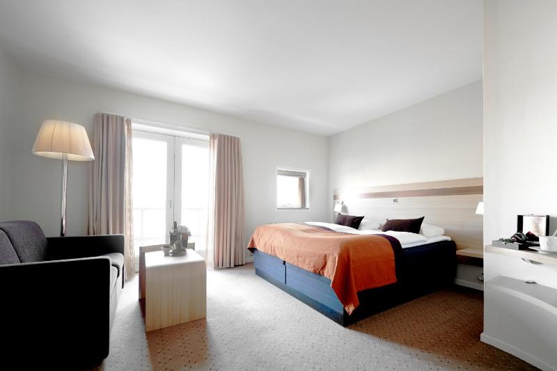 Family Room (2 Adults + 2 Children) image 3