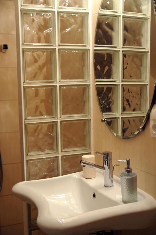 Quadruple Room image 4