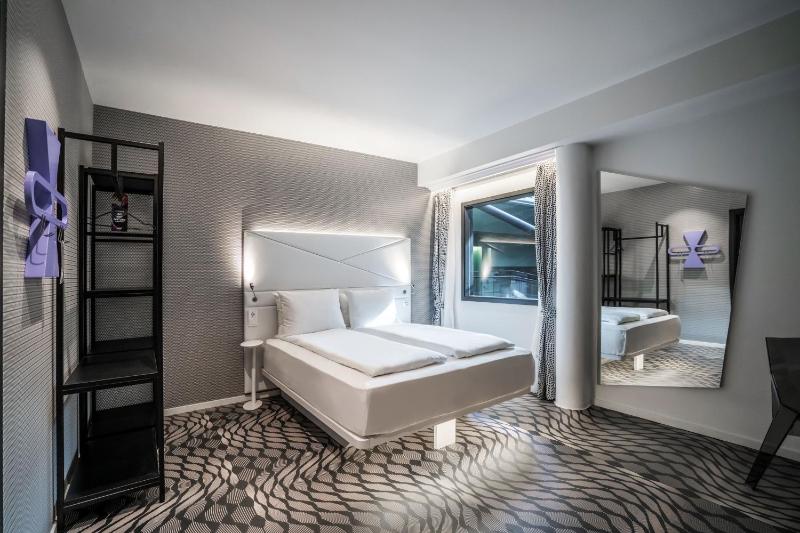 Standard Double Room image 1