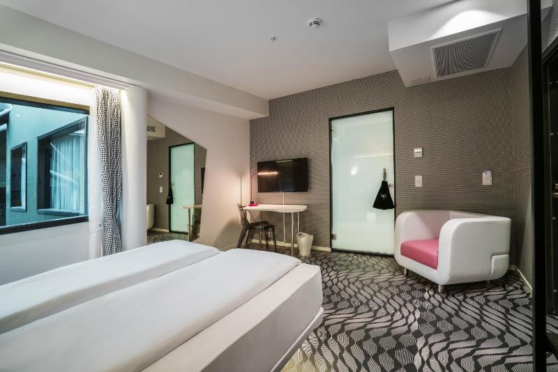 Standard Double Room image 3