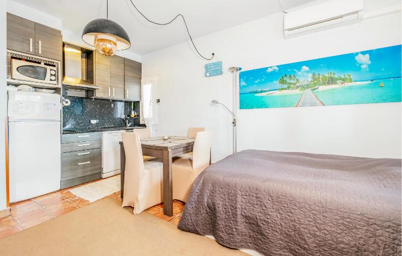 1 Bedroom Nice Apartment In Empuriabrava - image 8
