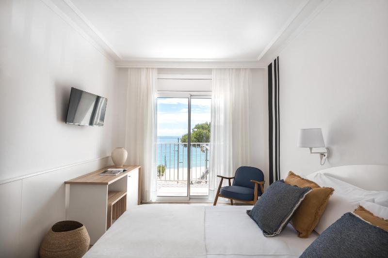 Double or Twin Room with Sea View image 1