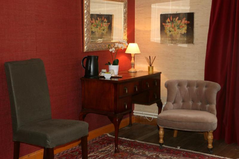 Superior Twin Room image 4
