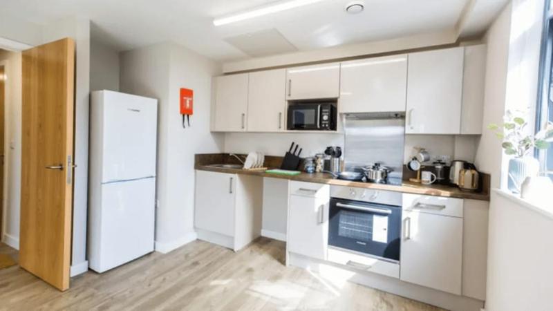 Manor Park Court in Coventry - image 11
