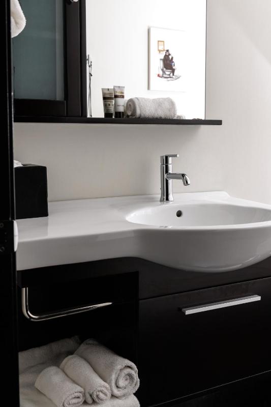 One-Bedroom Apartment image 2