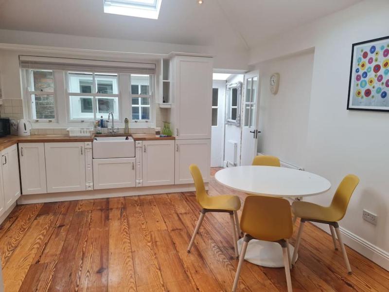 Shelbourne Cottages by RDS&AVIVA - image 16